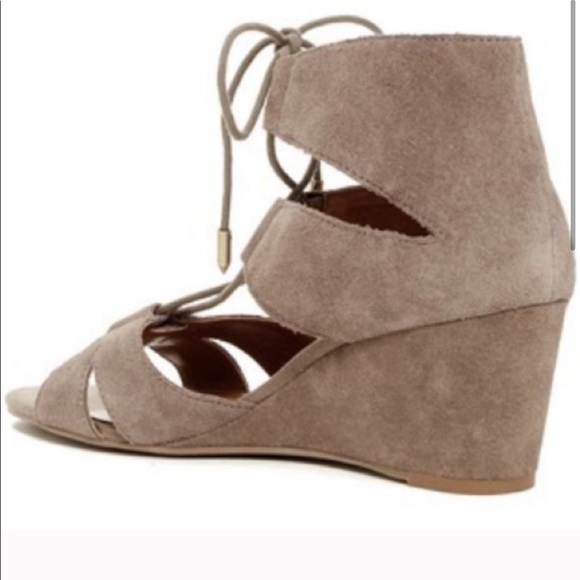 BRAND NEW Dolce Vita Taupe Suede Wedge Sandals - Picture 3 of 9